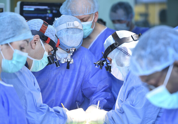 В Днепре 20 врачей спасали жизнь ребенку - фото: medcentr.biz