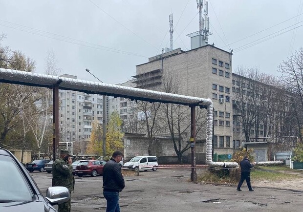 Двор оцепили: на Победе возле жилого дома нашли боевой снаряд - фото: t.me/Dneproperativnyj