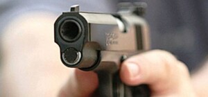 Из-за маски: в Днепре мужчина угрожал пистолетом работникам супермаркета