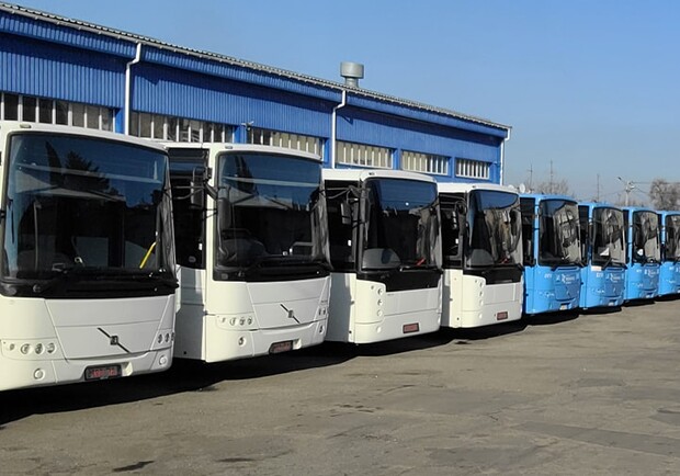 Днепр получил новые большие автобусы - фото: facebook.com/ivan.vasyuchkov