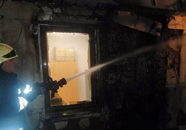 Сгорела часть помещения: в Днепре вспыхнул бар (фото)  - фото