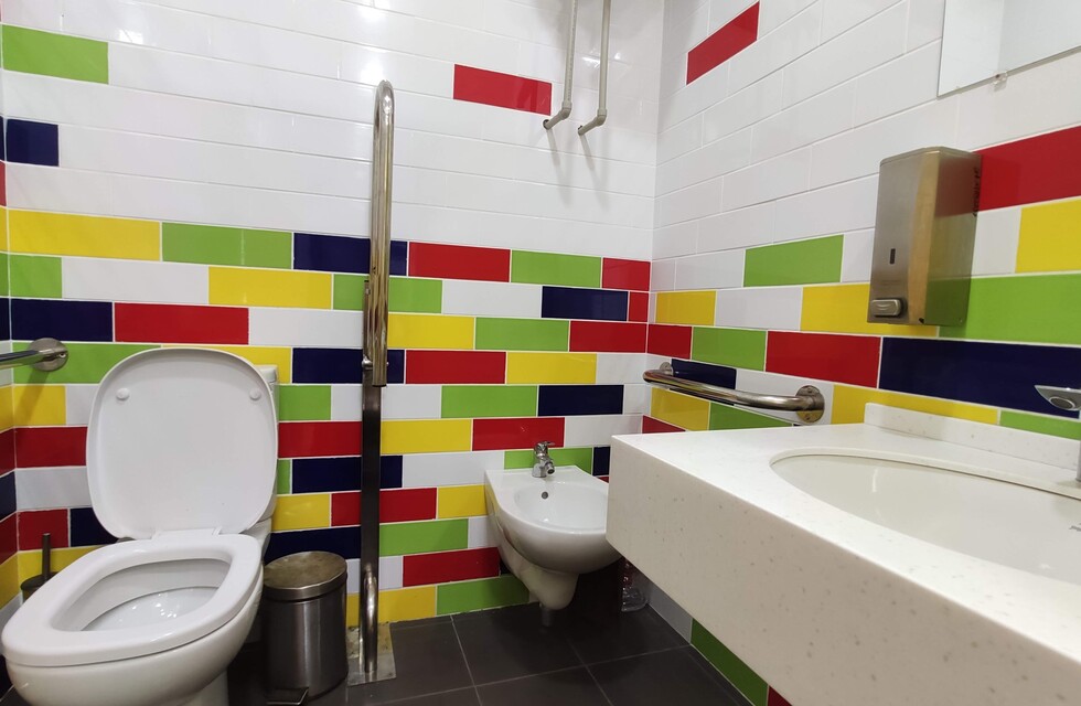Как выглядят самые лучшие туалетный комнаты в Днепре 