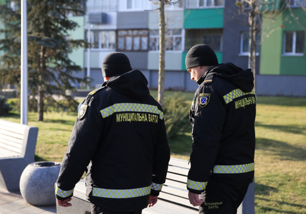 В сквере на Слобожанском из-за вандалов будет постоянно дежурить патруль - 