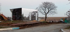 В Одесской области построили стеклянный общественный туалет за 3 миллиона 