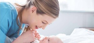 В киевских роддомах начали использовать VR-очки во время родов