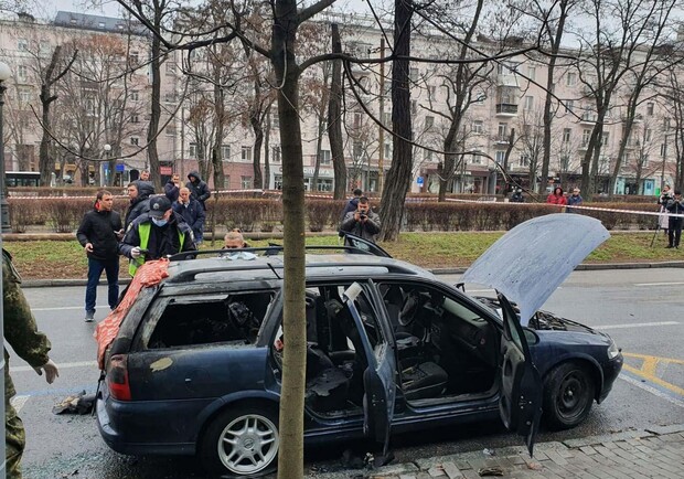 Взрыв авто в центре Днепра расследуют как подготовку к убийству - 