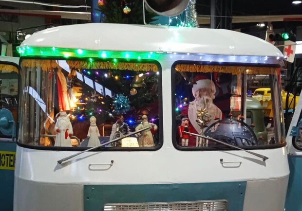 В музее Днепра появился новогодний автобус из 1960-х 