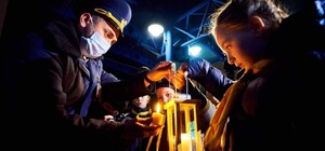 В Одессу привезли Вифлеемский огонь мира: его раздадут людям