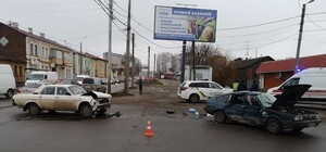 Пострадал пассажир: на Гольдберговской столкнулись ГАЗ и Volkswagen