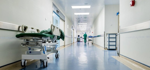 В поликлинике на Нивках протекла крыша: может затопить дорогое оборудование