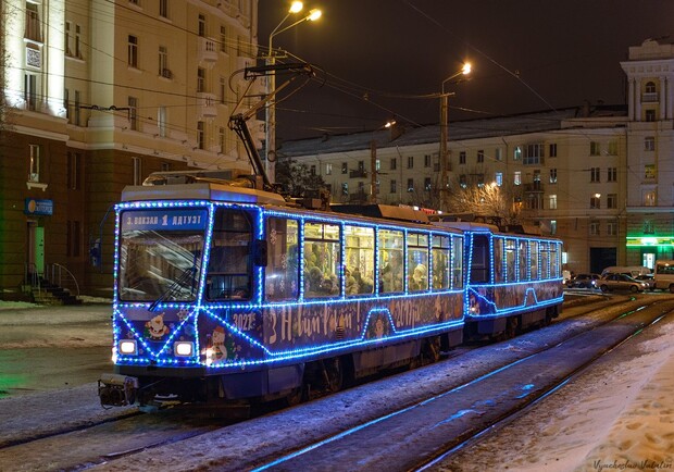 В Днепре к праздникам запустят новогодний трамвай - 