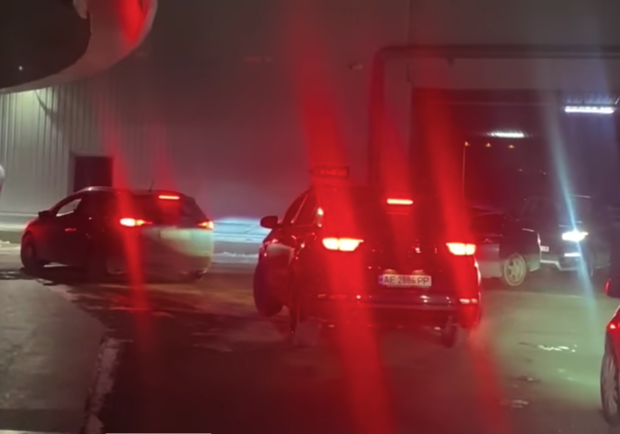 Во время эвакуации из "МОСТ-Сити" не выпускали водителей, которые не оплатили парковку 