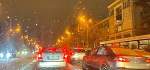 Почему во время снегопада центральные дороги в Запорожье не убирала техника