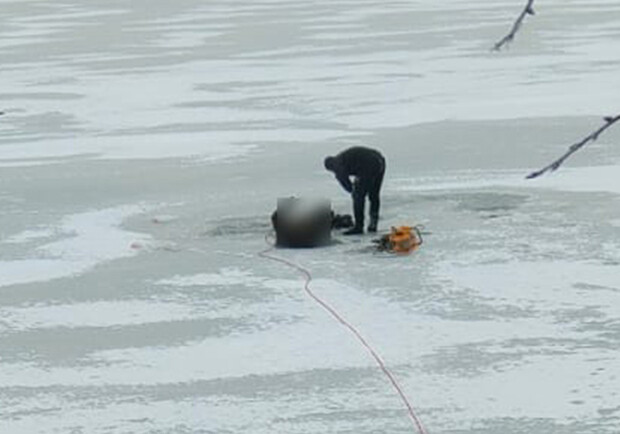 На Днепропетровщине рыбак провалился под лед и утонул - 