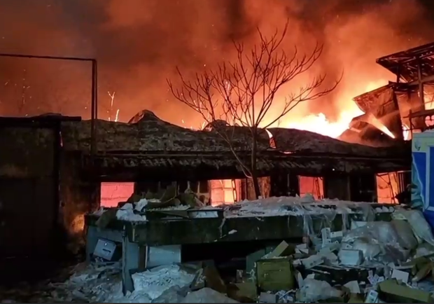 В Днепре в районе Рабочей вспыхнул склад 