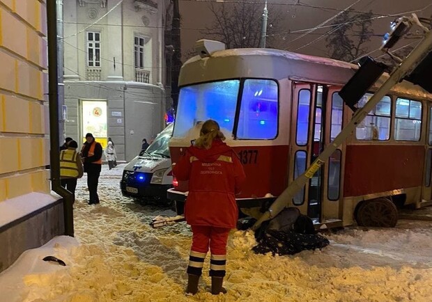 В Днепре трамвай насмерть сбил женщину 