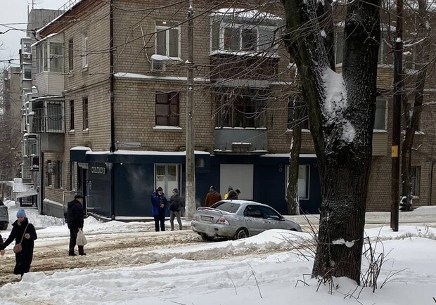 В Днепре недалеко от "Нагорки" машина заблокировала проезд трамваям 