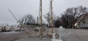 Парусник и дельфины: на Приморском бульваре появились новые инсталляции