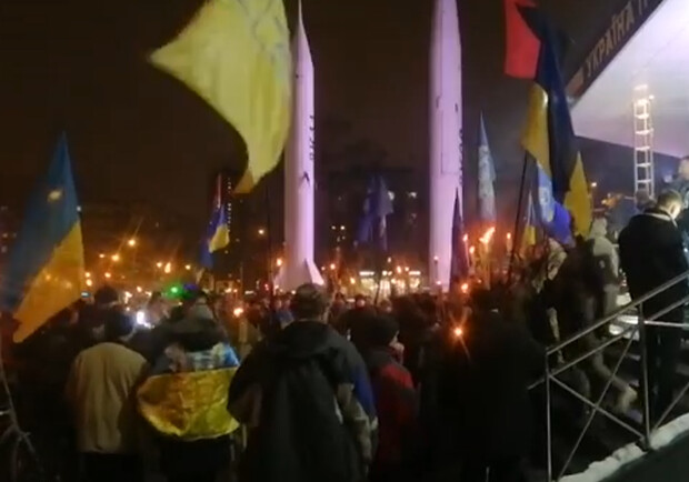 В Днепре в честь Степана Бандеры состоялось факельное шествие - 