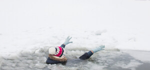 В Днепропетровской области 13-летний мальчик спасал детей, которые тонули в проруби