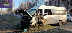 В больнице Запорожья умер водитель маршрутки, который попал в ДТП на Космосе