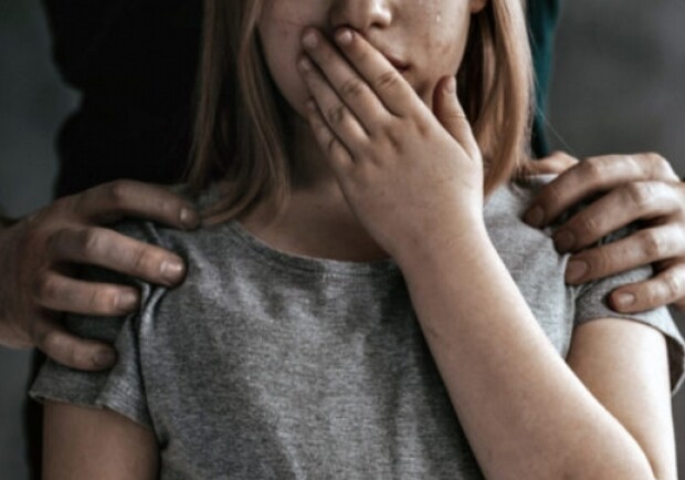В Днепре банда парней пыталась изнасиловать 13-летнюю девочку - фото: podrobnosti.ua