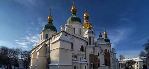 В Киеве с купола Софийского собора ветер сдул трехметровый крест