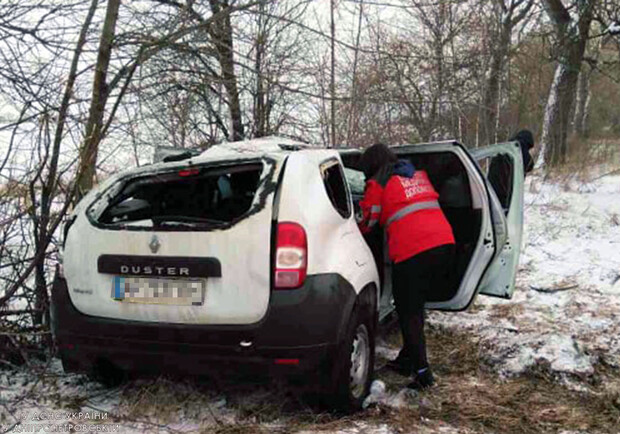 На трассе Днепр-Запорожье авто слетело с дороги: есть пострадавший 
