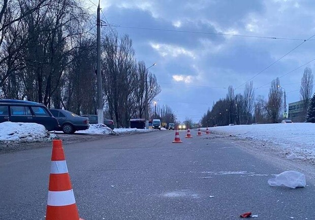 В Днепре на Бориса Кротова авто сбило женщину 