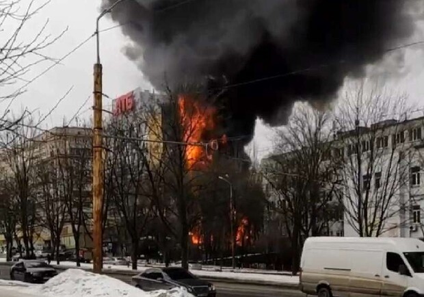 Гендиректор назвал вероятную причину пожара в главном офисе АТБ в Днепре 