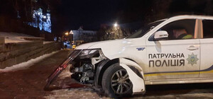 В центре Киева водитель устроил погоню с полицией и разбрасывался деньгами