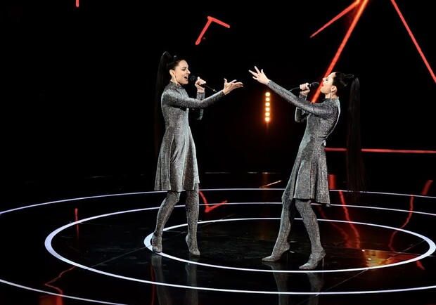 Шоу "Голос страны" покорили близняшки из Днепра с голосом Ротару - 