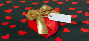 Что подарить любимому человеку на День влюбленных: подборка идей