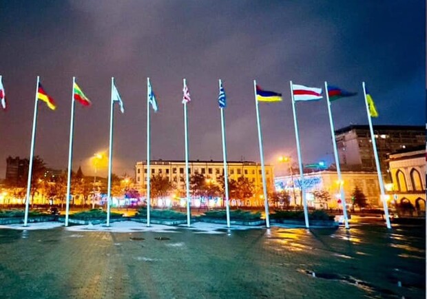 Возле мэрии Днепра заменили флаг Беларуси - 