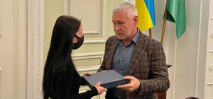 Працює вихователем у дитсадку: опікуном осиротілих у ДТП на Окружній двійнят стала їхня 32-річна тітка