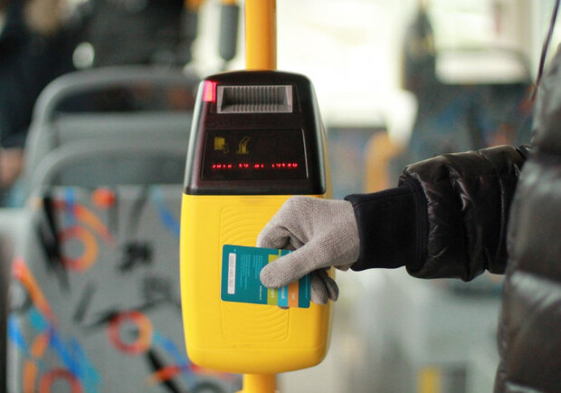 Коли у Дніпрі почнуть впроваджувати е-квитки для проїзду у громадському транспорті 