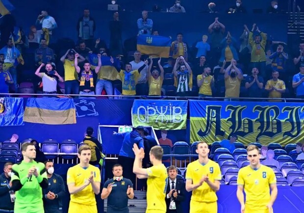 УЕФА открыл дело против Украинской ассоциации футбола из-за песни фанатов про Путина. 