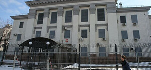 Над посольством РФ в Киеве заметили дым: что говорят в полиции