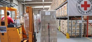 В Польше развернули огромный склад гуманитарной помощи для Украины: как помочь