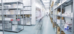 Под Киевом оккупанты разбомбили склад лекарств и сырья для них