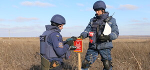 В Запорожской области во время разминирования взорвался снаряд: пострадали спасатели