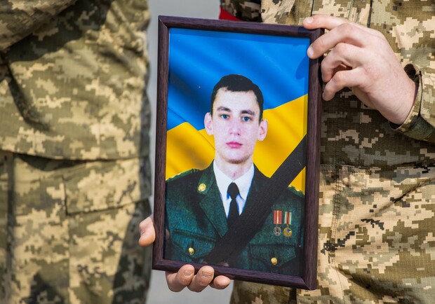 Любив Україну та не ховався за спини: у Дніпрі поховали загиблого військового – фото: adm.dp.gov.ua