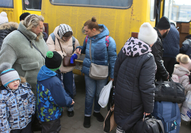 На Дніпропетровщині евакуюють переселенців із Синельниківського району - 