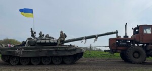 Харківські фермери передали ЗСУ покинутий росіянами танк Т-72 (відео)