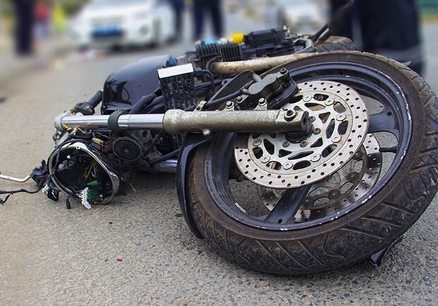 В центре Днепра мотоцикл на скорости сбил пешехода - фото: rivne.online