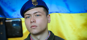 Разлучила война: харьковский нацгвардеец сыграл свадьбу онлайн