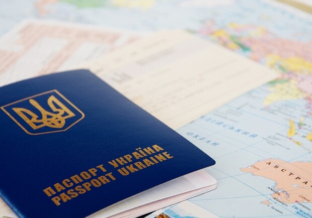 Отримай відповідь: чи можна зараз в Дніпрі отримати закордонний паспорт 