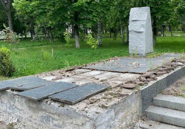 В Днепре был демонтирован еще один советский памятник - 