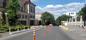 На Каманина в Аркадии появились делиниаторы