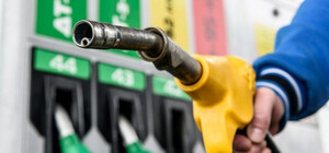 В Киеве на АЗС разводят бензин: Кабмин просят отменить запрет на проверку качества горючего